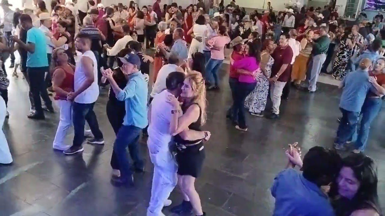 Evento Blunela show 22 06 25 patos de minas mg