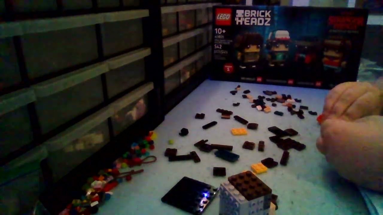 Building the Mike brick head from the stranger things brick heads