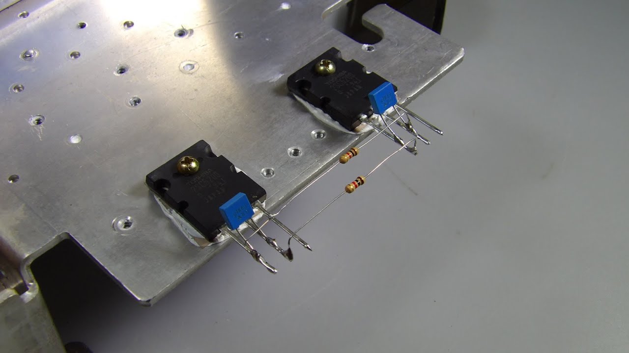 Monte um inversor caseiro de 12v para 110/220v com corrente suficiente para Ligar lâmpadas e TV.
