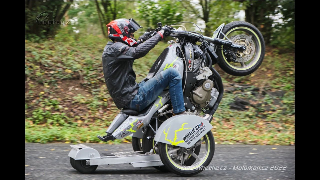 Jak se naučit po zadním - Kurz Wheelie Motorkáři.cz 2022