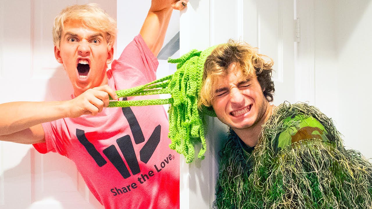 STEPHEN SHARER ALMOST CAUGHT ME AS THE POND MONSTER (PRANK WARS)