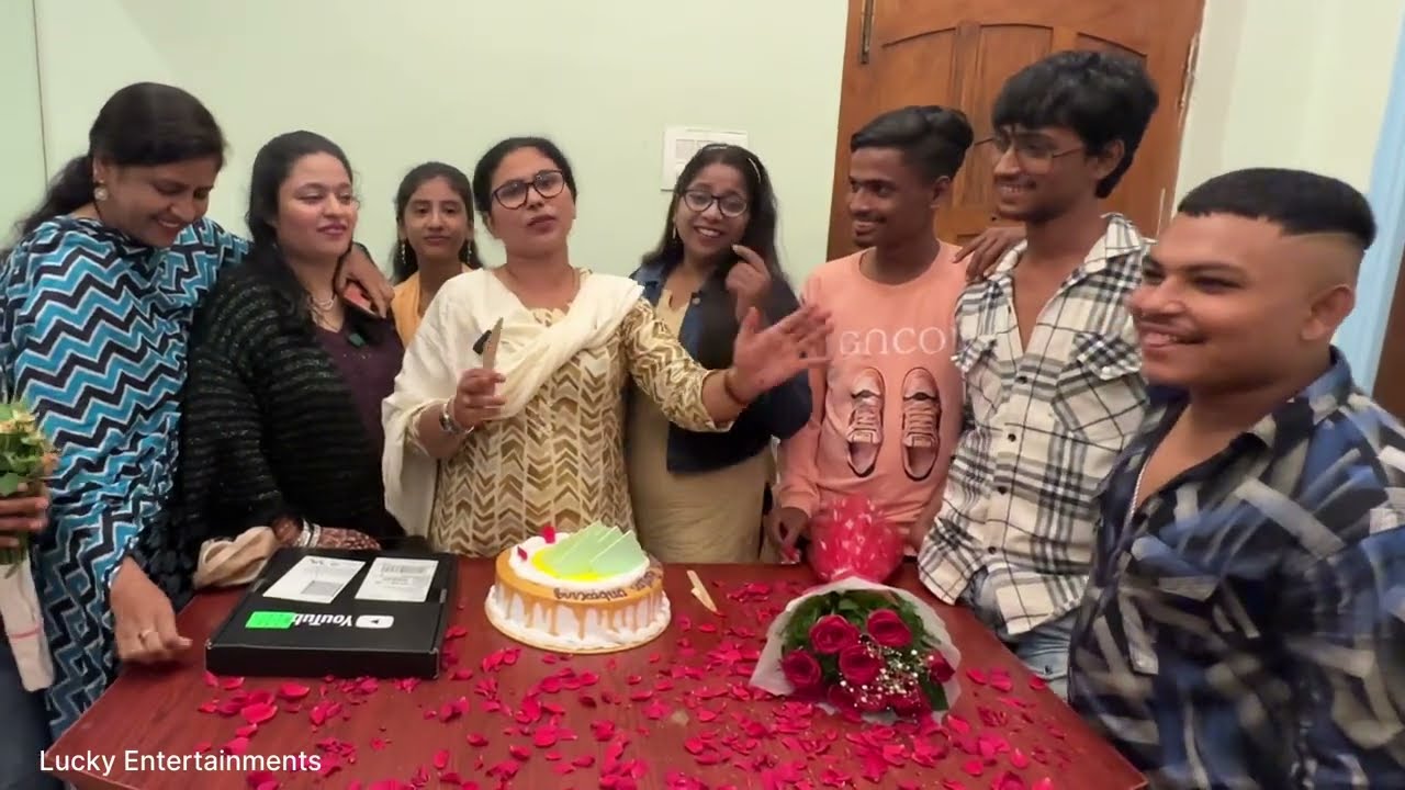 KIRAK KHALA SILVER BUTTON CELEBRATIONS || Priyareddytiktok || KIRAK Hyderabadi KHALA