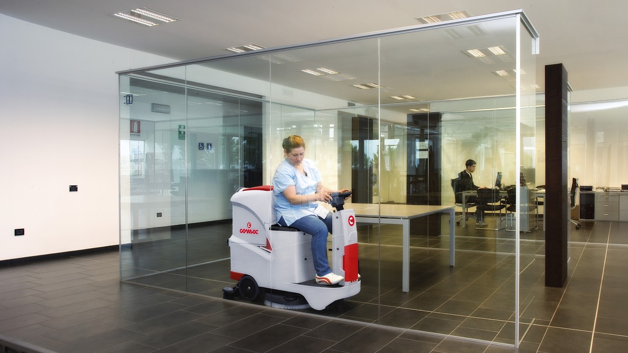 Innova 55 scrubbing machine