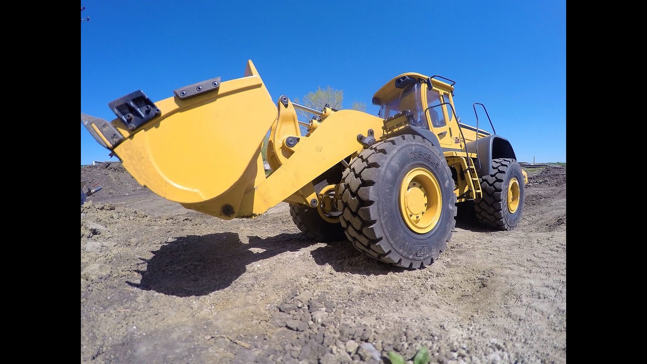 RC ADVENTURES - Cutting a Mining Camp Road - 1/14 Earth Mover 870K HYDRAULiC WHEEL LOADER
