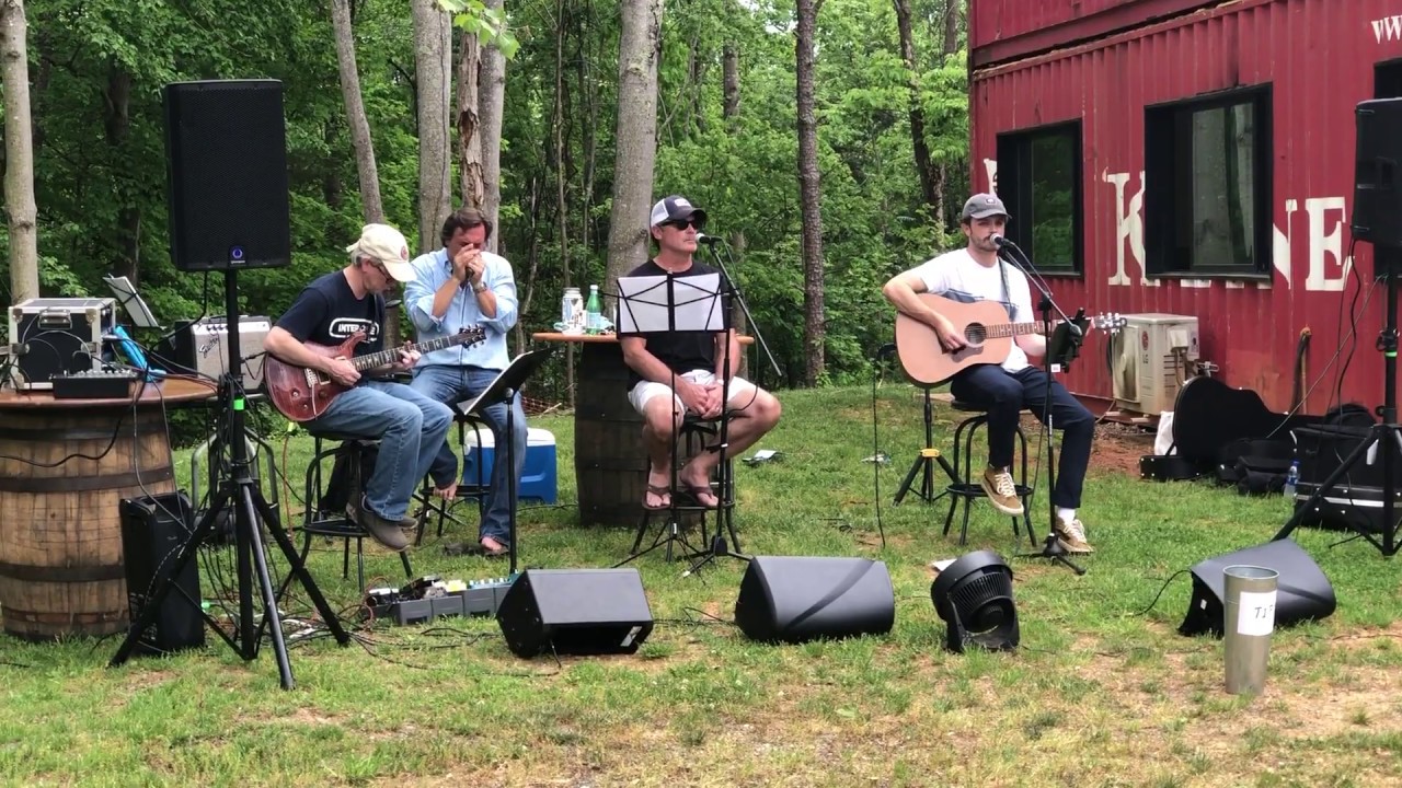 Ivy Road performing 
