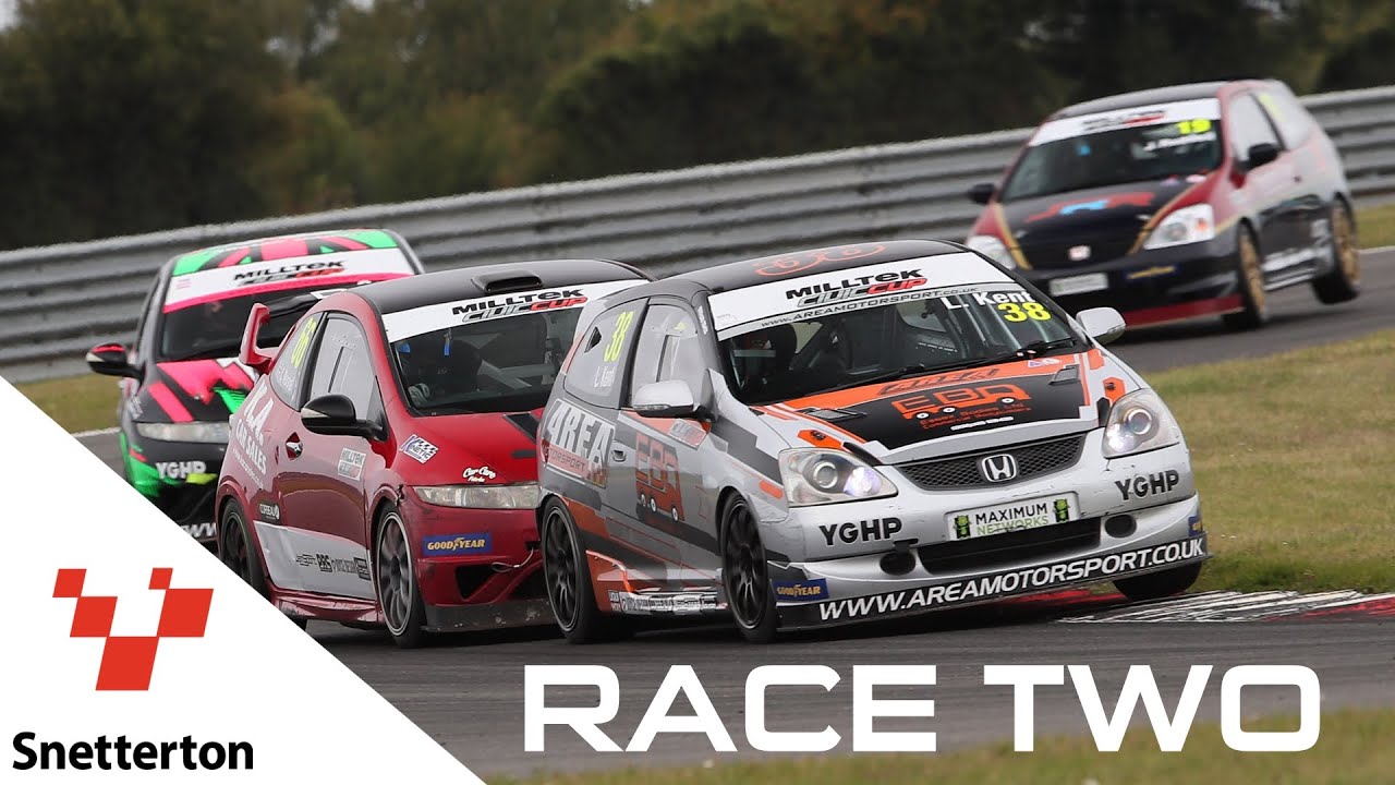 [0051] - Snetterton 300 Race 2 - Battling for a podium!