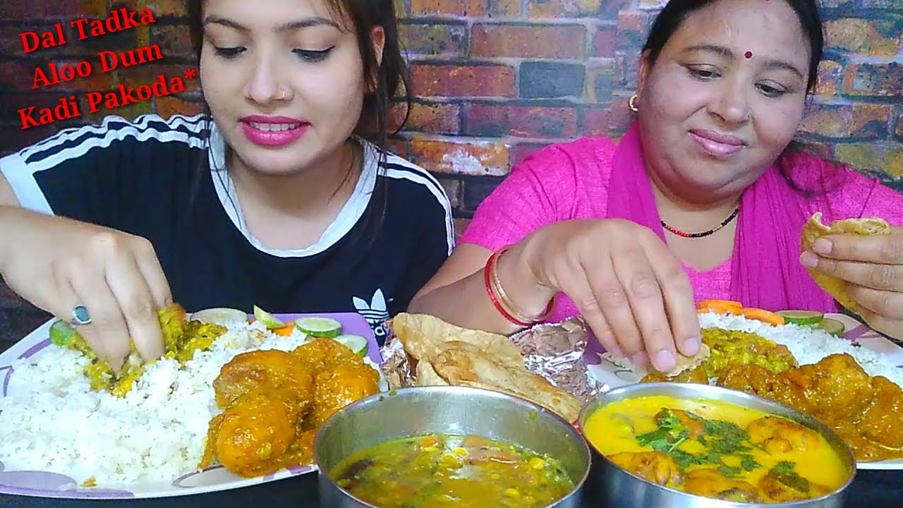 Eating Huge Lunch! Dal Tadka, Aloo Dum, Kadi Pakoda, Puri || Homemade Food Eating Show || Foodie JD