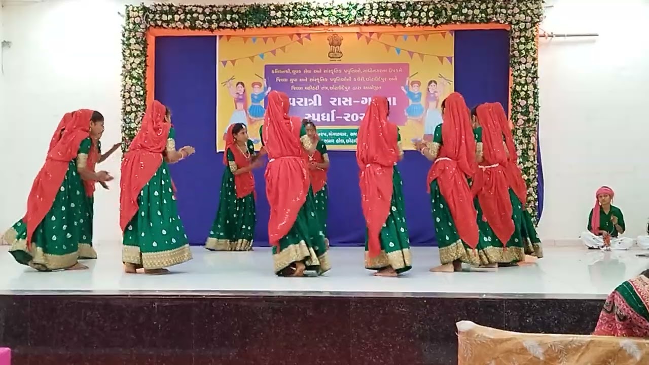 સોના નો ગરબો મારે રૂપલાની દોરી...                              𝓡𝓪𝓽𝓱𝔀𝓪 𝓓𝓲𝓵𝓲𝓹
