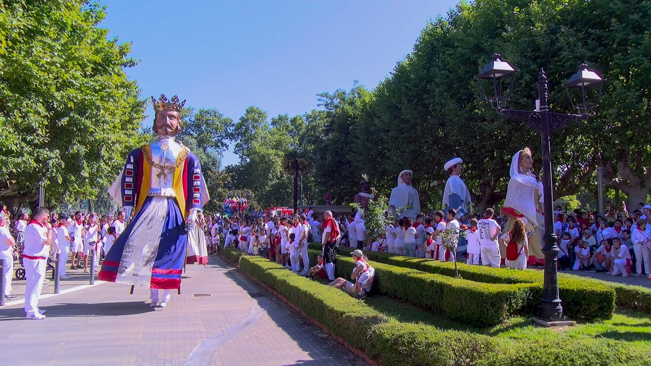 Kilikis, Cabezudos y Zaldikos de la comparsa de Gigantes de Pamplona | San Fermín 2024