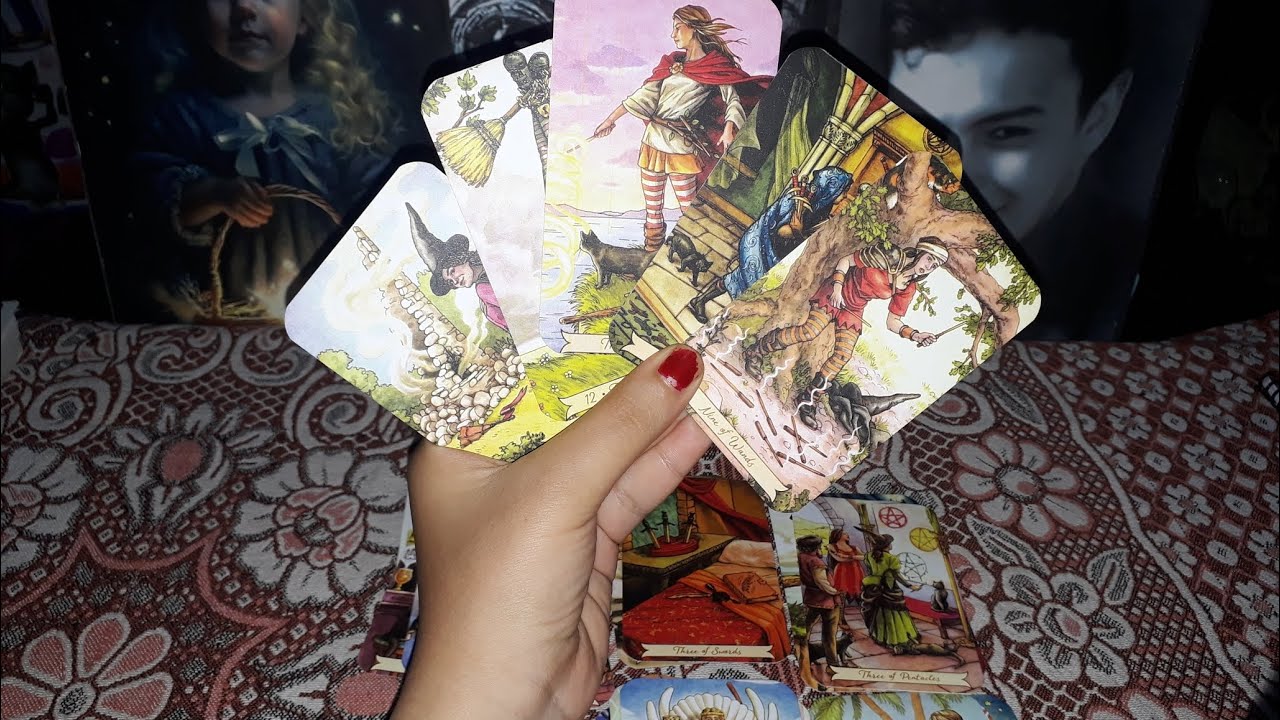 غرقان لشوشته🤪بيفكر فيك مهوس بيك🤪بيبعتلك طاقات حب واشتياق