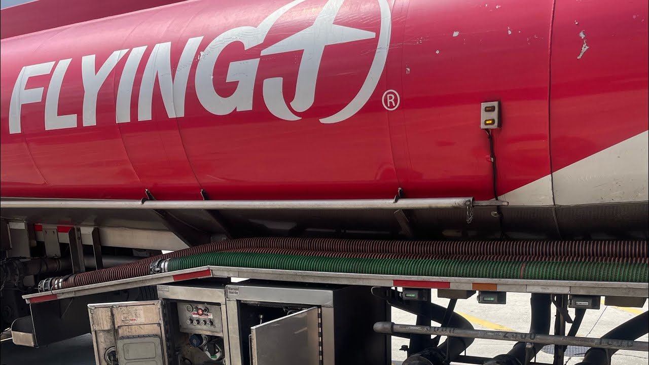 Pilot Flying J Fuel hauler 1 month review.  #slyderz #impactt #trucking #dayinlife #fuelhauler