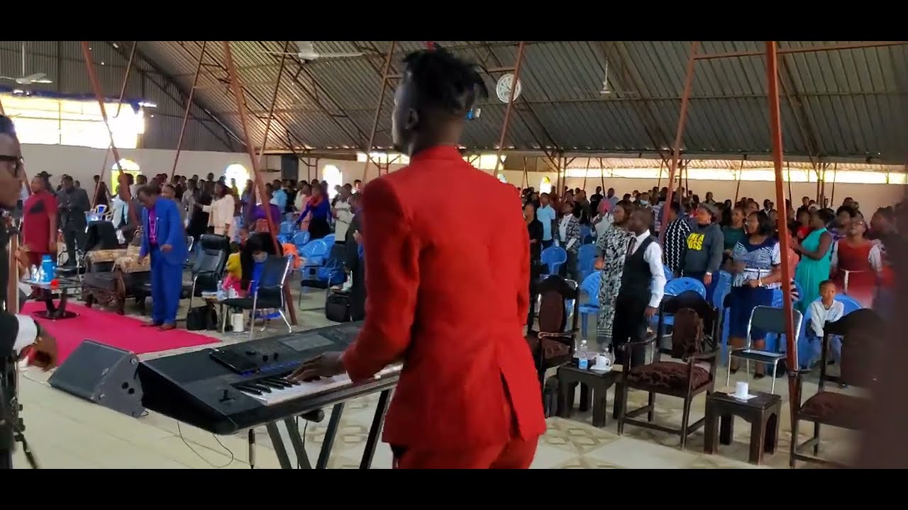 zulu gospel  with saviour Bee on the keyboard