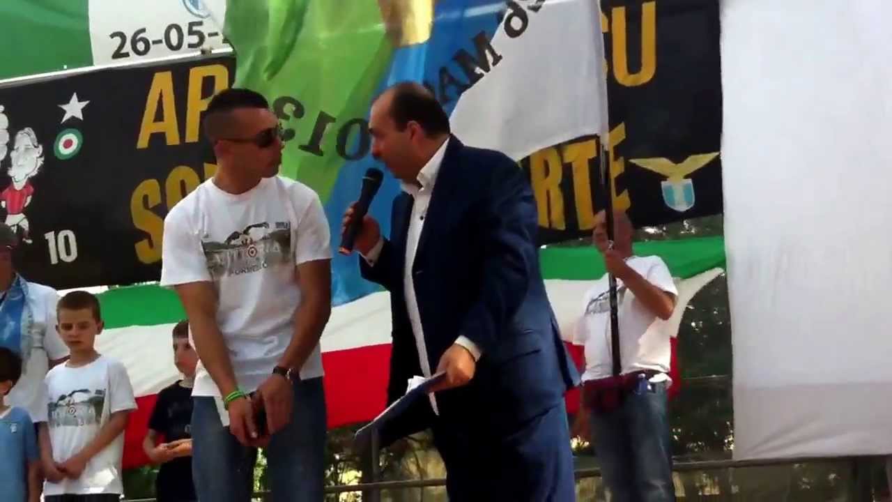 Coppa Italia 2013 festeggiamenti Lazio a Formello e' stato invitato anche il ...bruco !