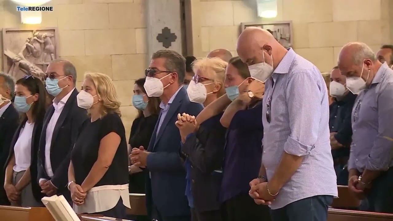 Folla commossa ad Agnone per l'addio all'attrice Paola Cerimele - 31/08/2022