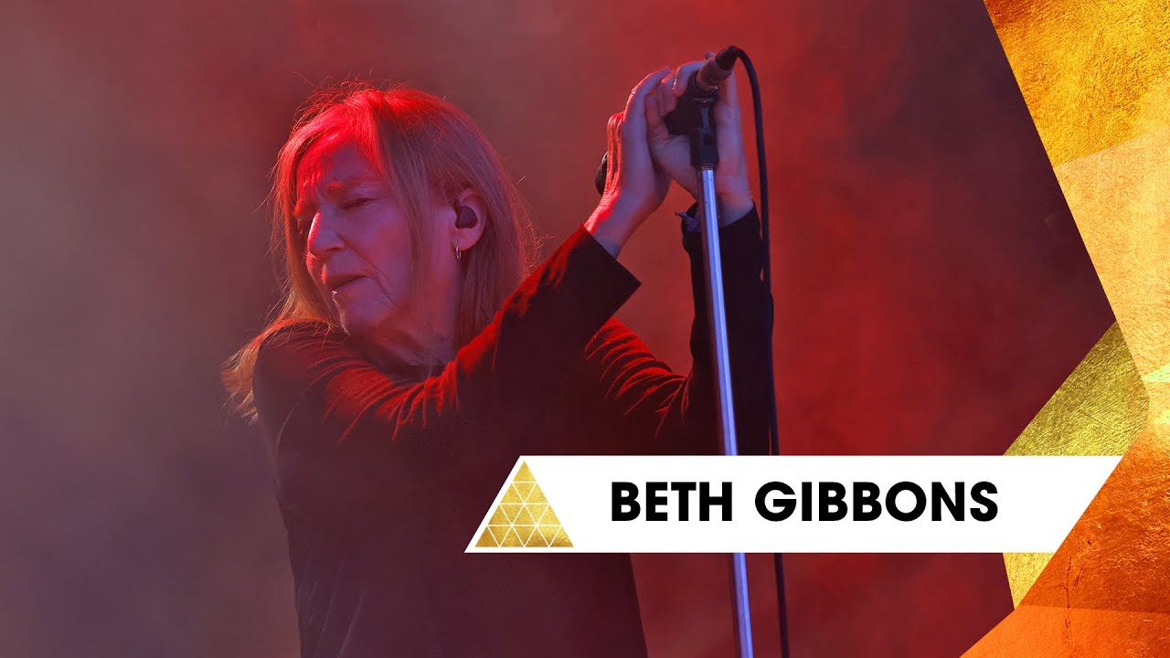 Beth Gibbons - Floating on a Moment (Glastonbury 2025)