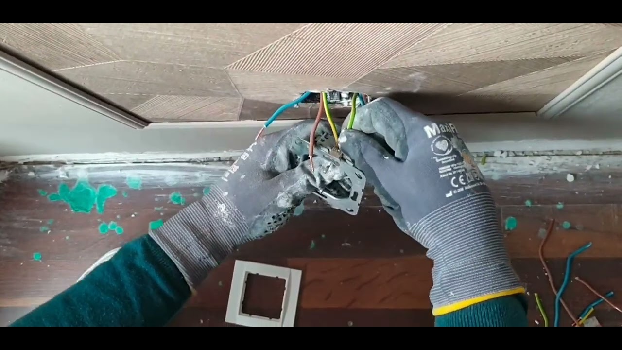MEERDERE LAMPEN & STOPCONTACTEN AANSLUITEN 🔌💡 Zo doe je dat veilig! #electricien #electronic 