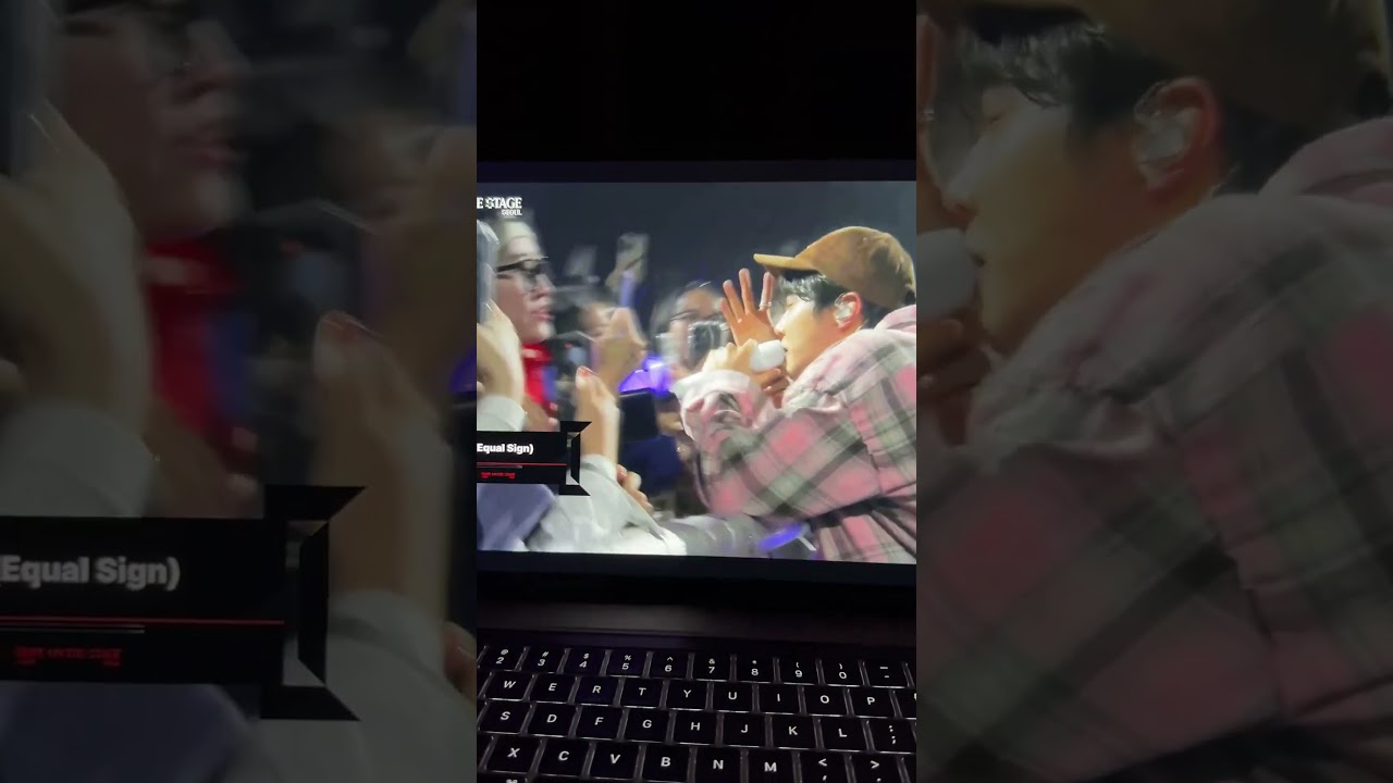 Hobi with Army's #hobi #bts #concert #Army's
