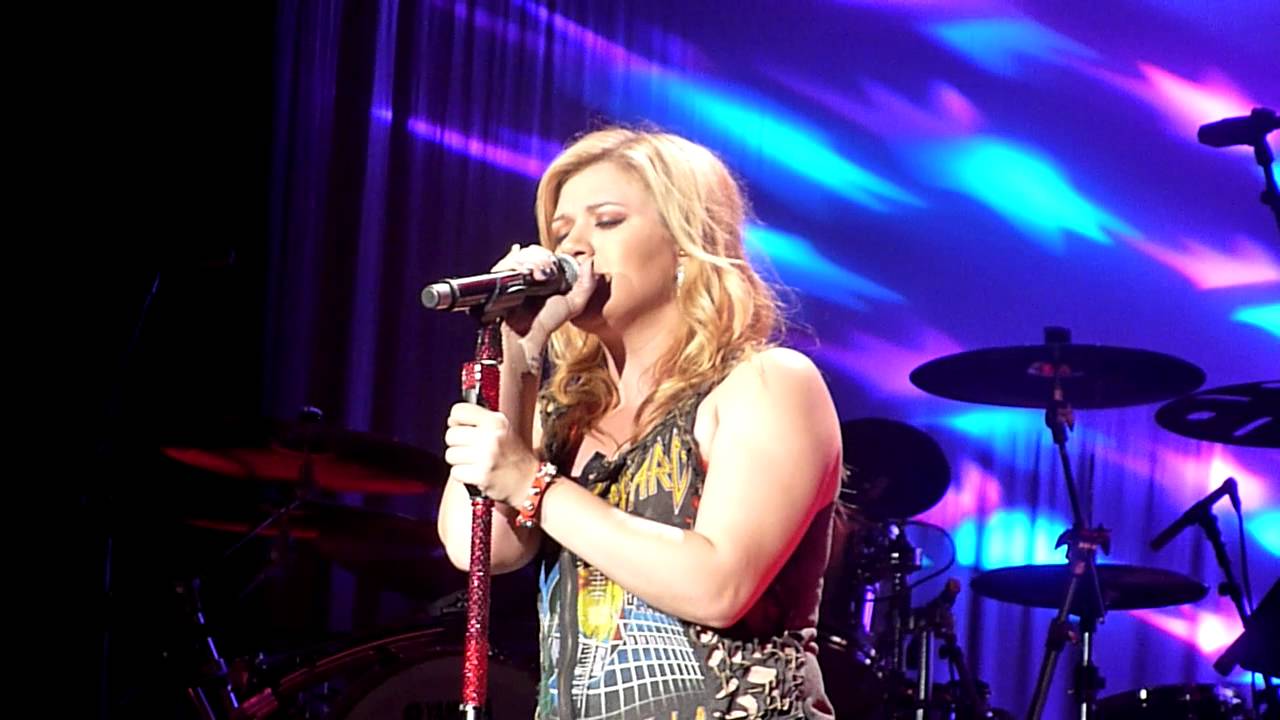 Kelly Clarkson - Nothing Compares (Live) @ Dublin o2 Arena 2012