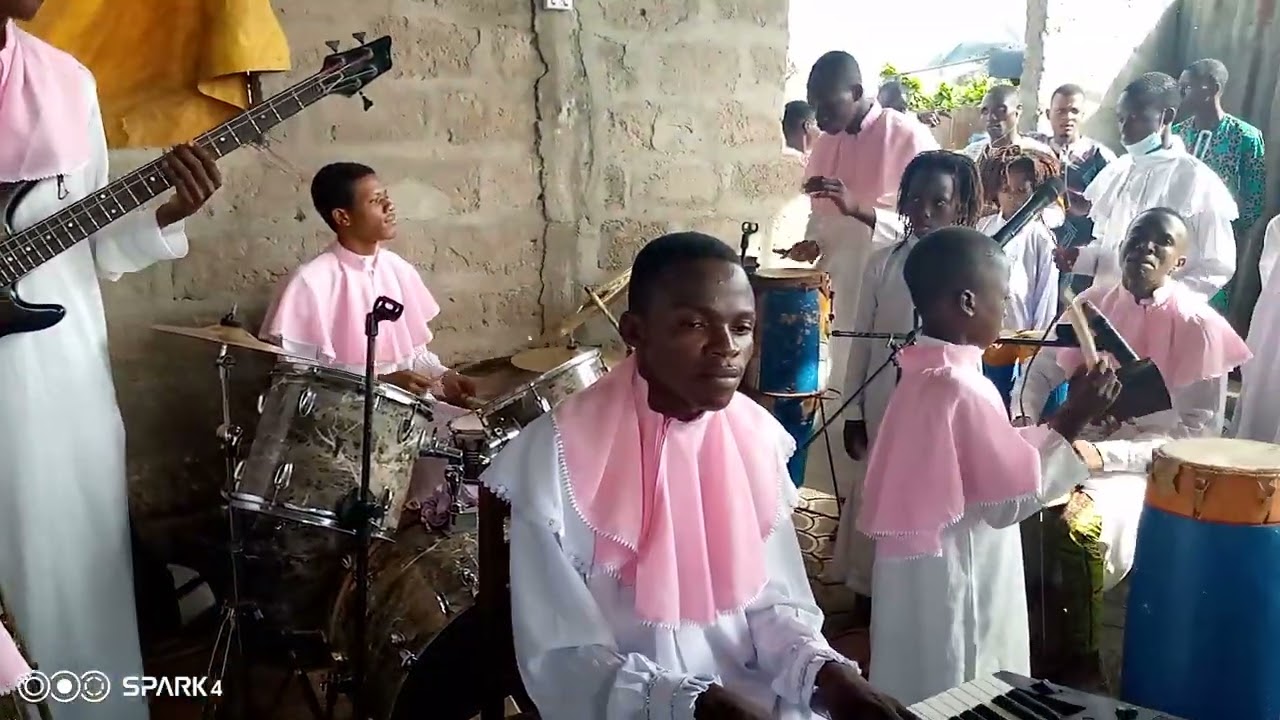 la danse des femmes de la congrégation