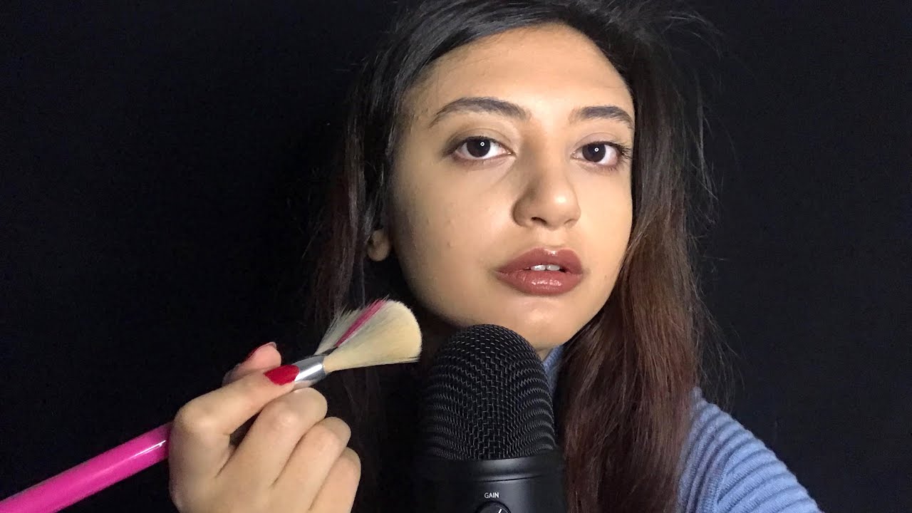 TRYING ASMR IN ENGLISH FOR THE FIRST TIME | INAUDIBLE WHISPERING + FACE & MIC BRUSHING 🌛