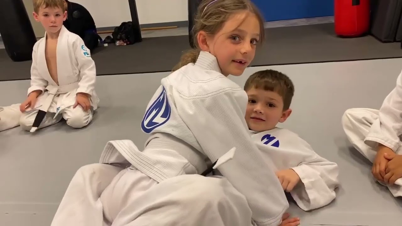 Mat Life Kids: Brazilian Jiu Jitsu - Quick Hug Trap and Roll for Self Defense
