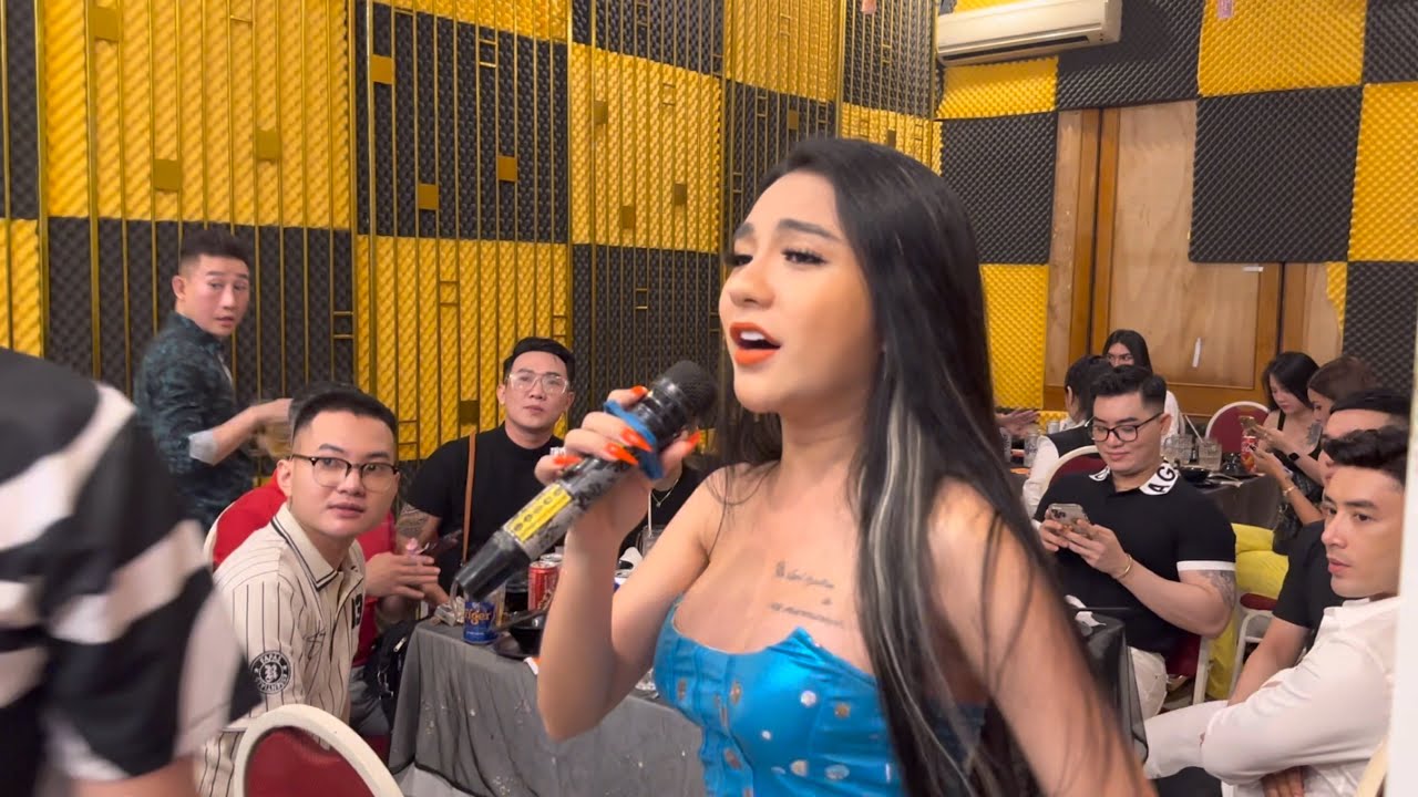 Bội Nhi Hát Live Giọng Cực Khủng Khiến Hội Trai Đẹp Bất Ngờ | Check in xì phố