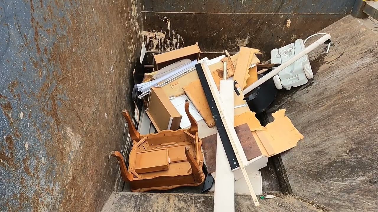 Garbage Bag Howl! Pure Compactor Crunch