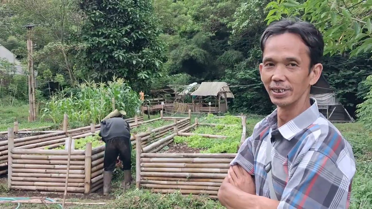 Ngaprak nya #menyelamatkan #nyawa burung yg #trjebak di #pagar #sawah berupa #jaring untuk ayam dago