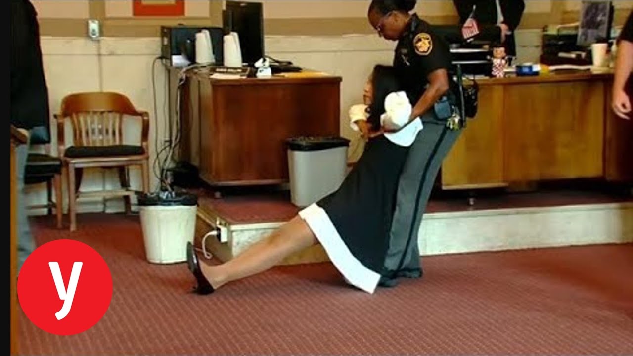 מהומה בבית המשפט: השופטת טרייסי האנטר נלקחה לכלא