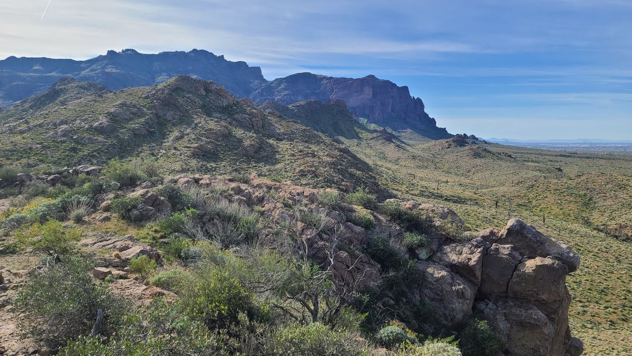 Wizyta na skraju dziczy gór Superstitions. Wdrapywanie się na okoliczne skaliste wzgórza. 