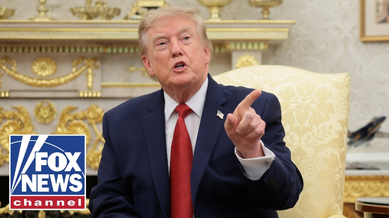 Трамп ПОСТАВИЛ НА МЕСТО репортера &laquo;фейковых новостей&raquo; CNN: &laquo;ЗАТКНИТЕСЬ&raquo;