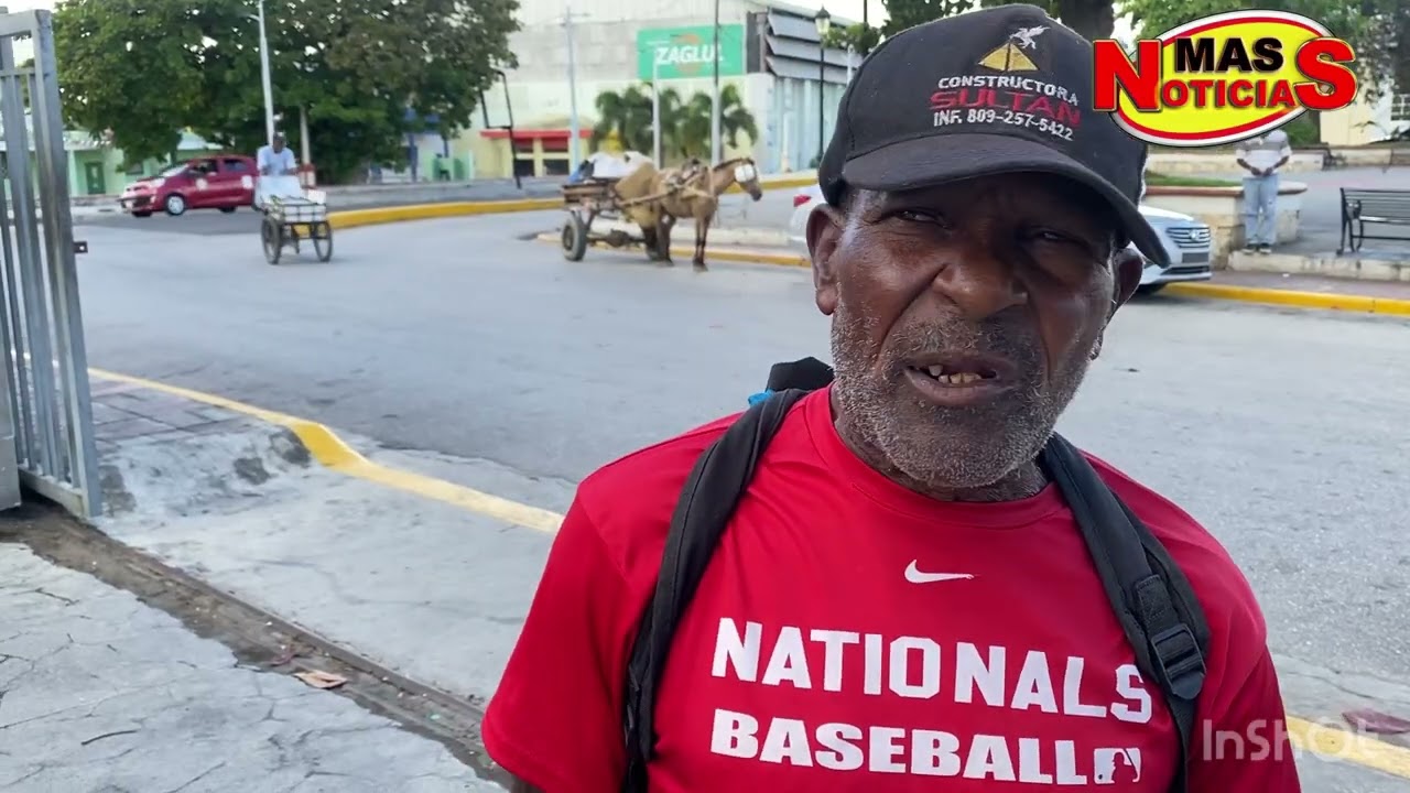 Policía Municipal apresa a hombre cuando intentaba dejar basura en  Estadio Tetelo Vargas