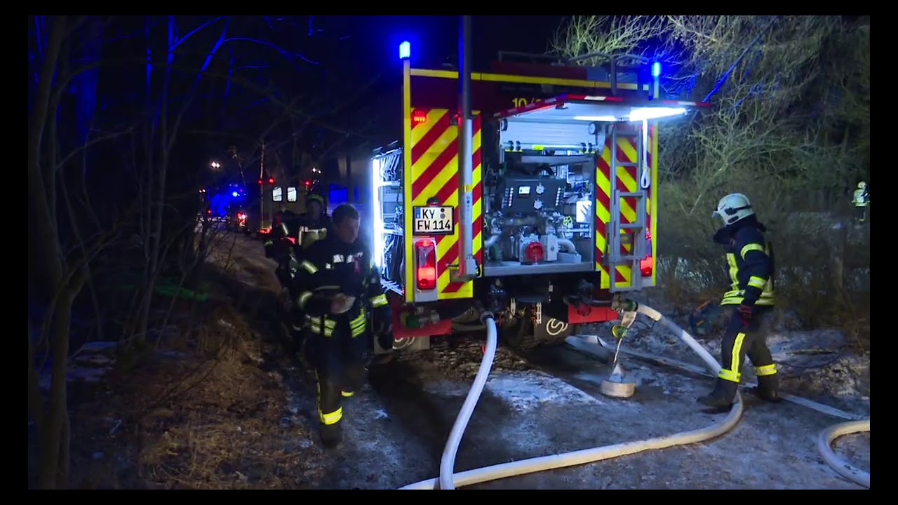 Eiseskälte behindert Löscharbeiten - Kellerbrand in Einfamilienhaus - komplizierte Löscharbeiten 🚒🎥