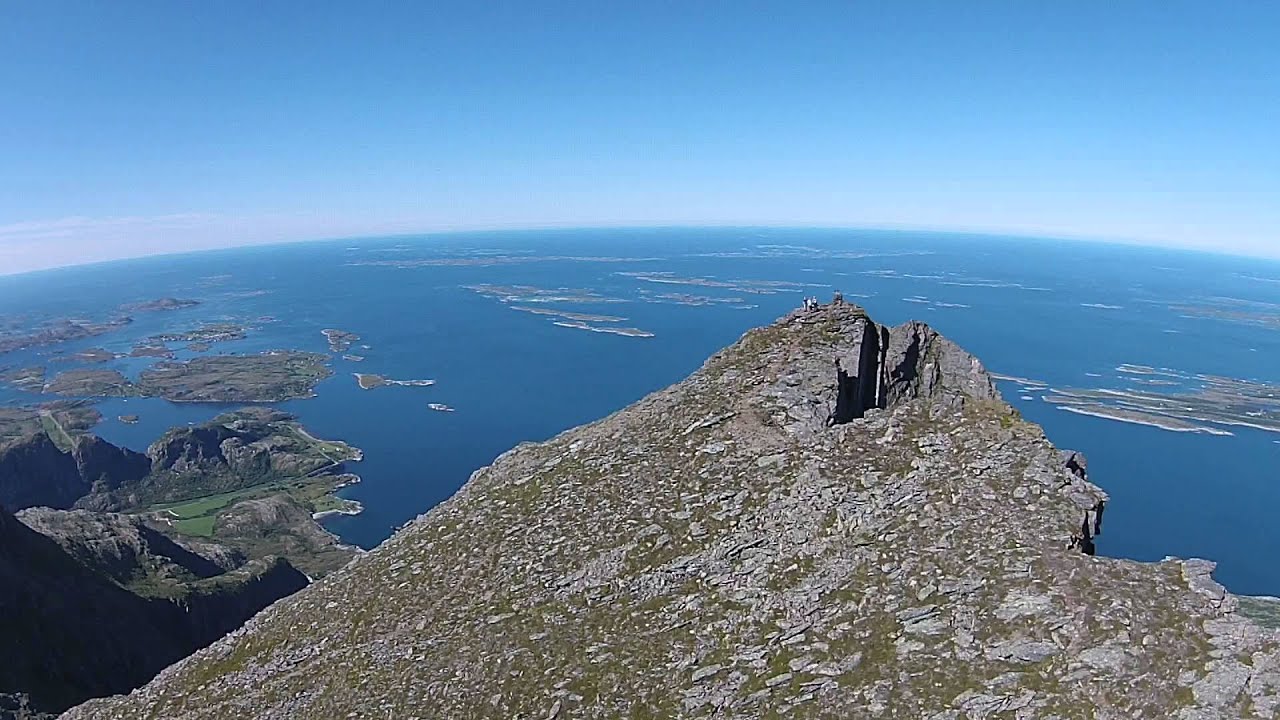 Dønnamannen 858moh,filmet fra toppen med Drone 4/8-2015