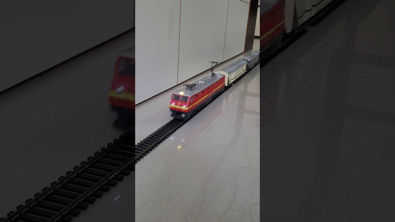 WAP4 and ICF coach model | Indian Train Model Set