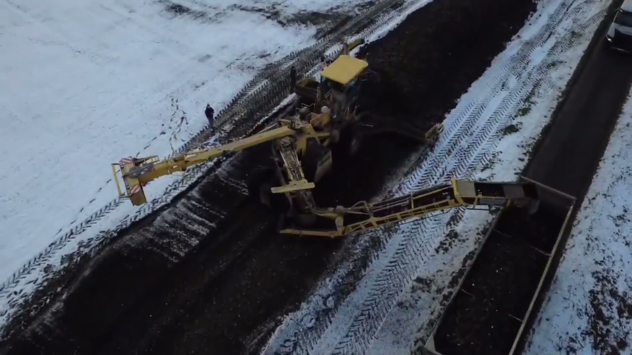 Ropa Maus 6 am Rüben verladen im Schnee