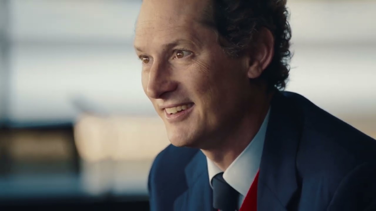 法拉利首款電動車「Luce」內裝，由Jony Ive設計團隊打造