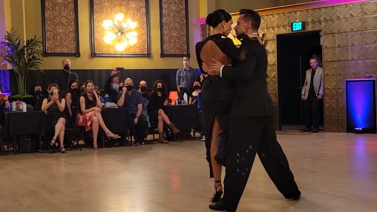 Carlita Dominguez y Julio Seffino (Los Chulos) performance at Verdi Club on March 3, 2022 (2 of 3)