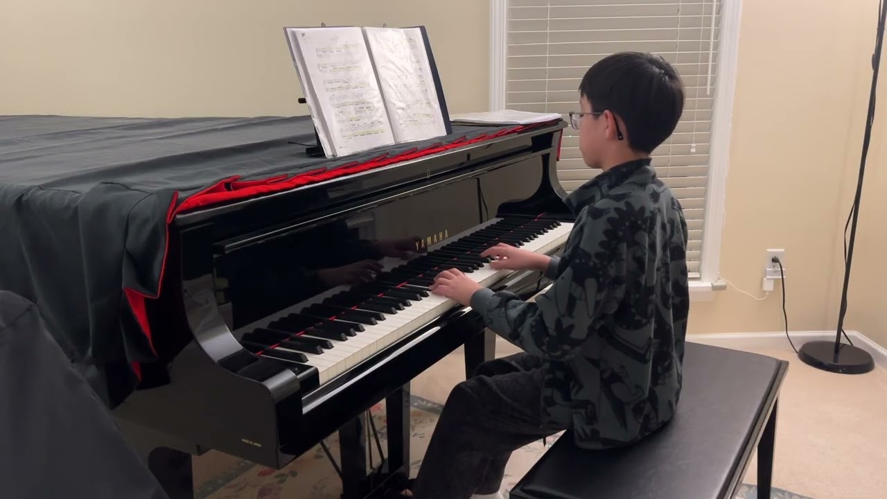 Bach: Fugue No. 15 in G Major WTC Book II (BWV 884) played by AnAn Chang (11 yo)
