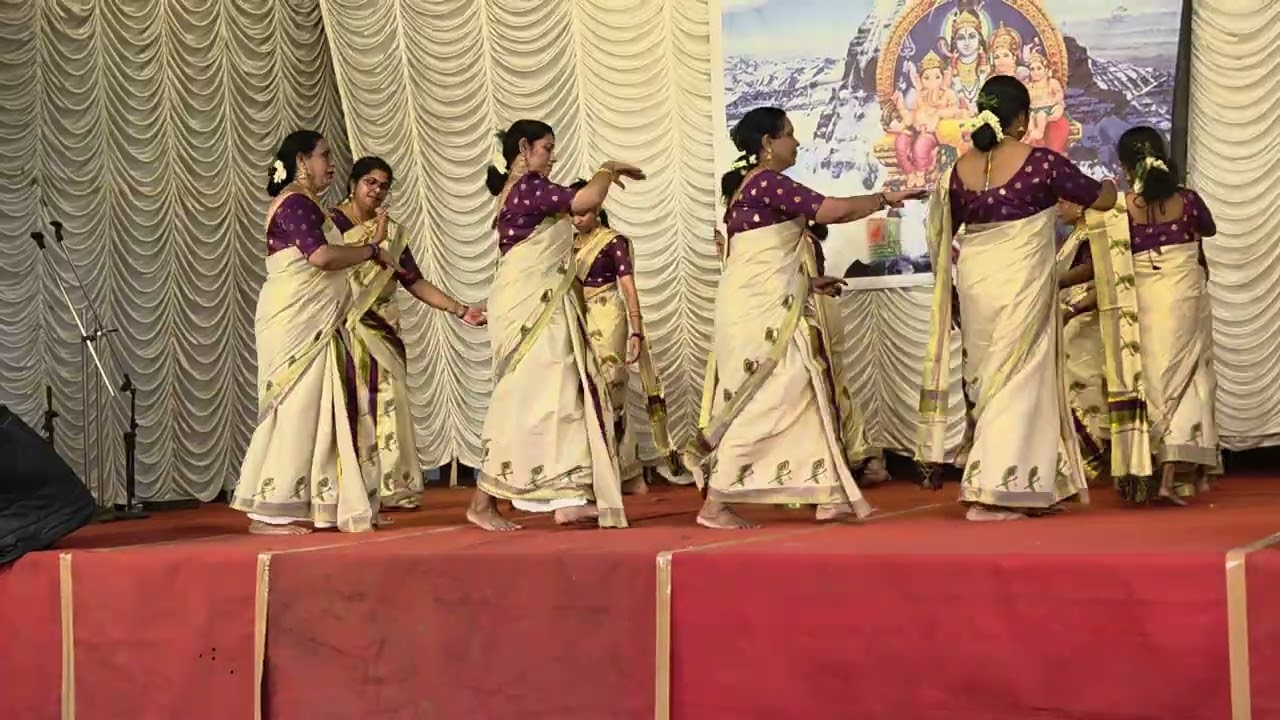 Thulasidalam group performing in Chakkamkulangara Shivakshetram Tripunithura