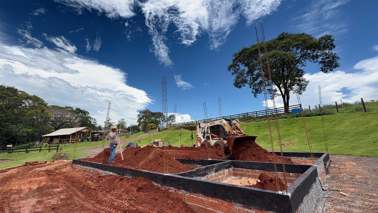 Dano seguimento a casa 🏠 hoje dia de aterramento do alicerce da nova casa 🏡 