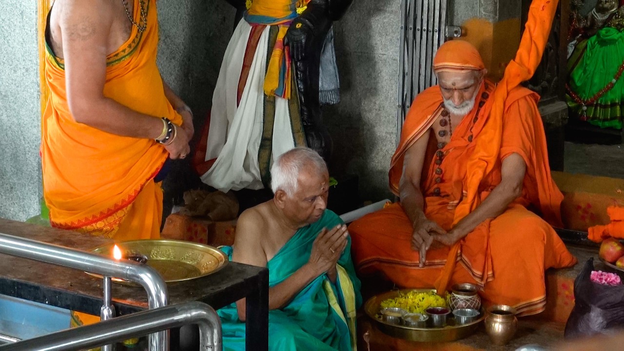 Sri Vidyaranya Bharathi Swamiji Padapooja