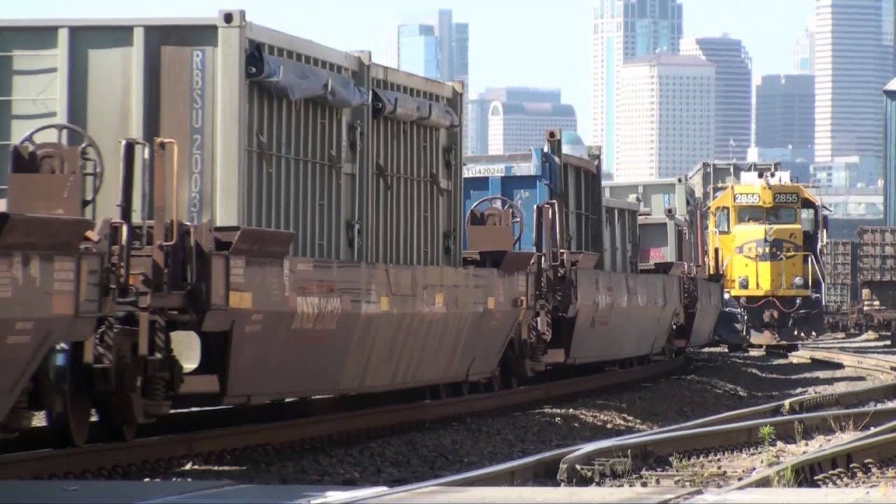 Garbage train southbound in Seattle, 7-20-2015