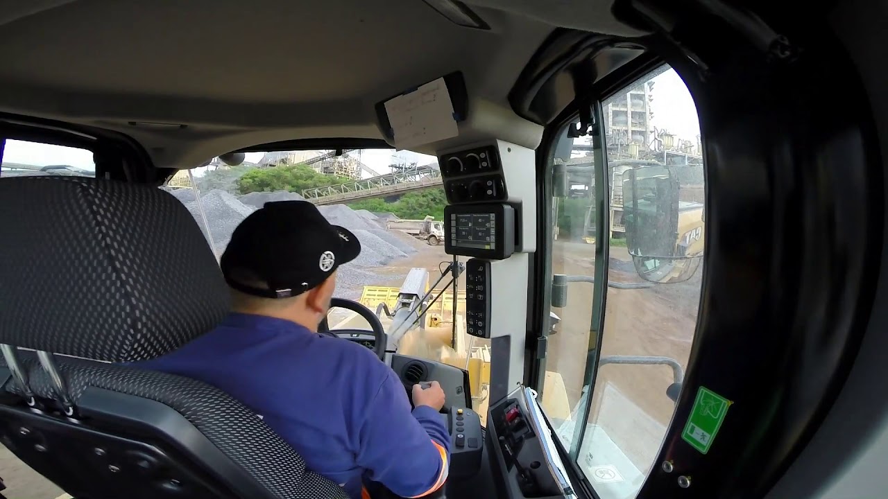 Carregamento de calcário com a CAT 950L