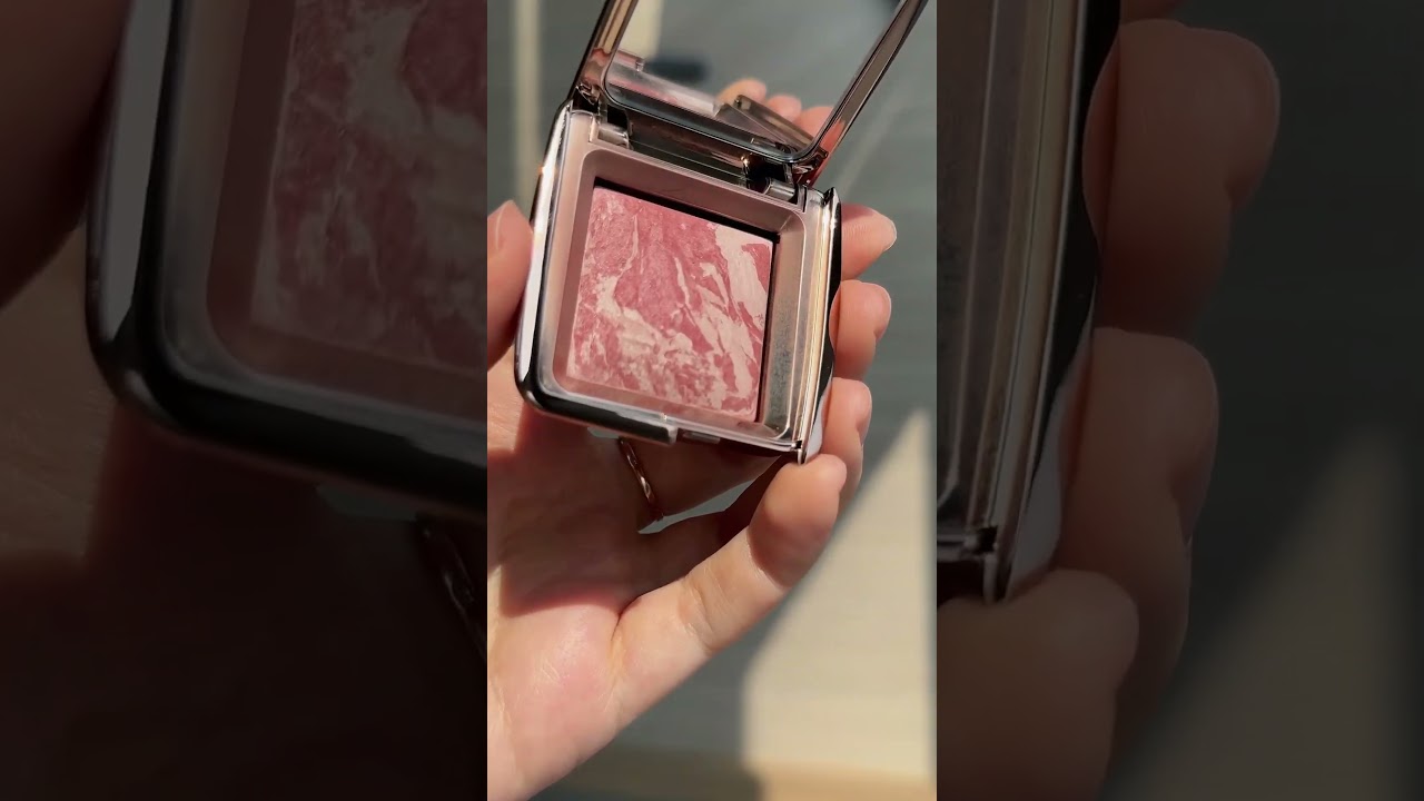 My lovely blush from Hourglass ❤️🤗 Mood exposure is the shade of this gem 🫶