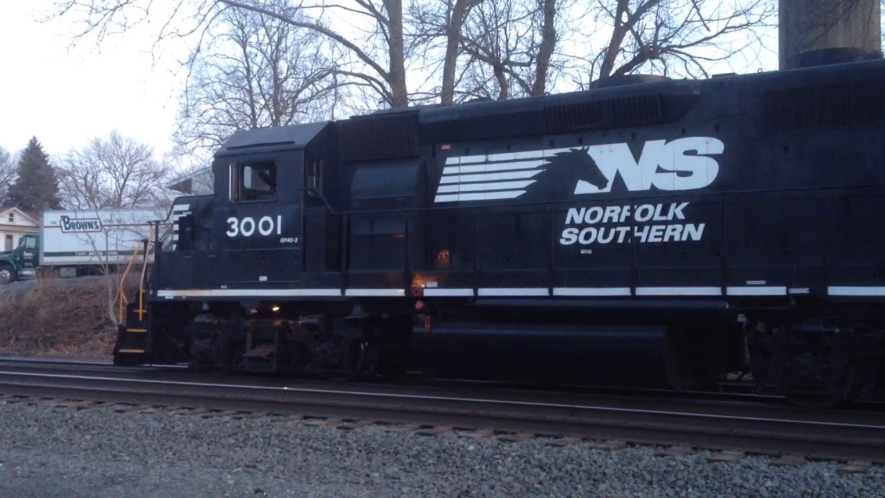 Former Reading/former Conrail GP40-2 making great sound switching at Sinking Spring, Pa.