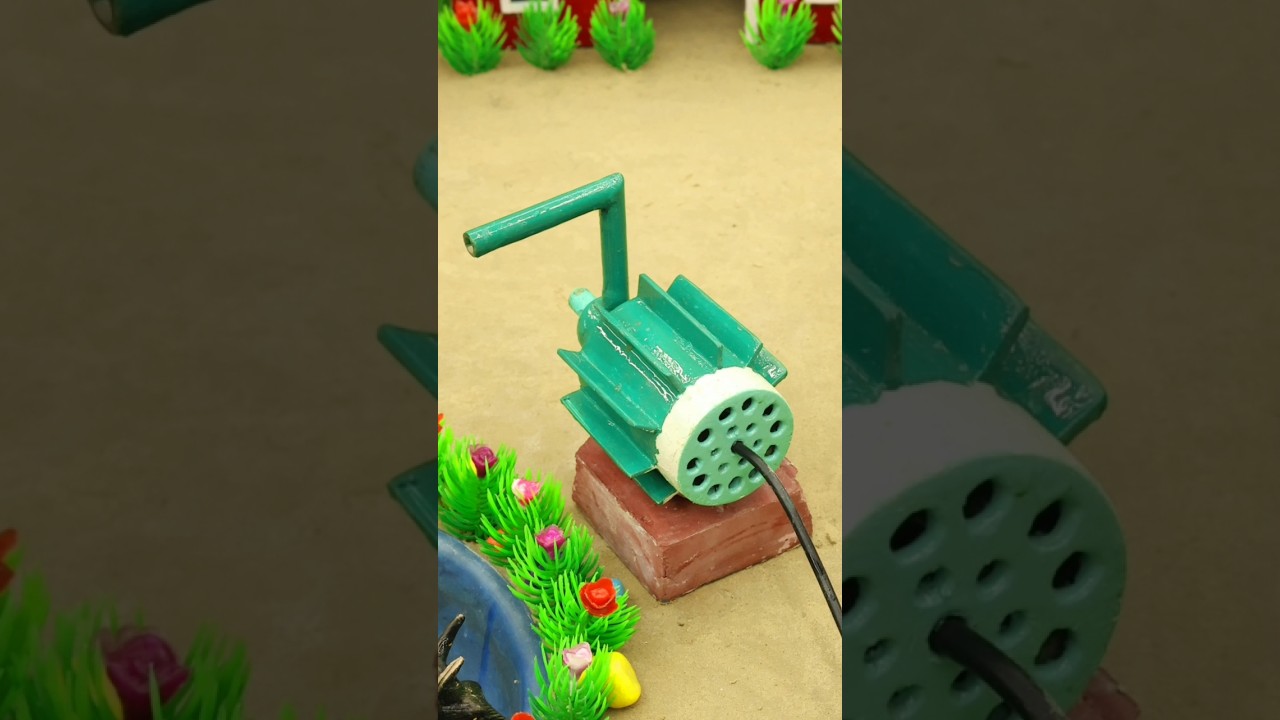 Самодельный мини-трактор и мини-водяной насос для мытья животных 