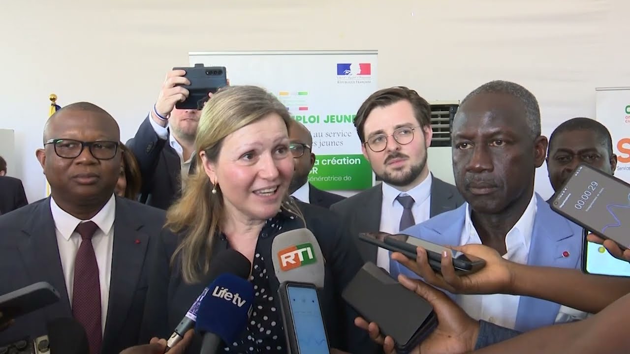 La présidente de l’Assemblée nationale française visite le centre de service civique de Bimbresso