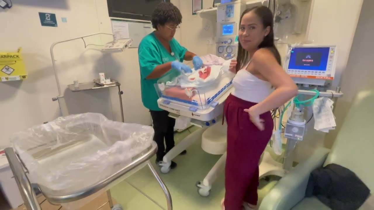 AS GEMINHAS CHEGARAM - UTIN neonatal 