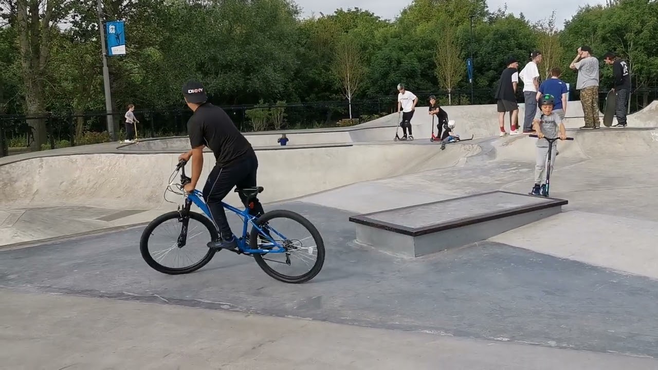 DARRAGH FLANAGAN - SCOOTER FRONT FLIP AT SKATE100